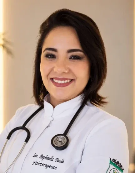 Dra. Raphaella Paula, fisioterapeuta, mentora e instrutora de Pilates